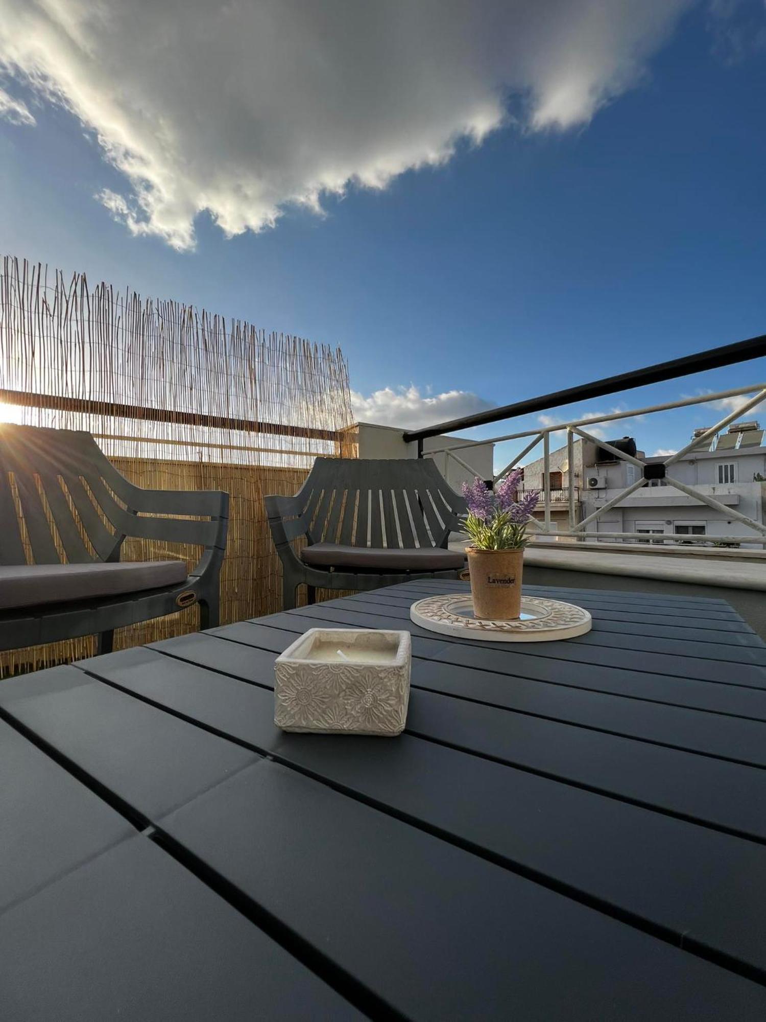 Sunny Apartment For Couples & Friends In Centre Iraklion Buitenkant foto
