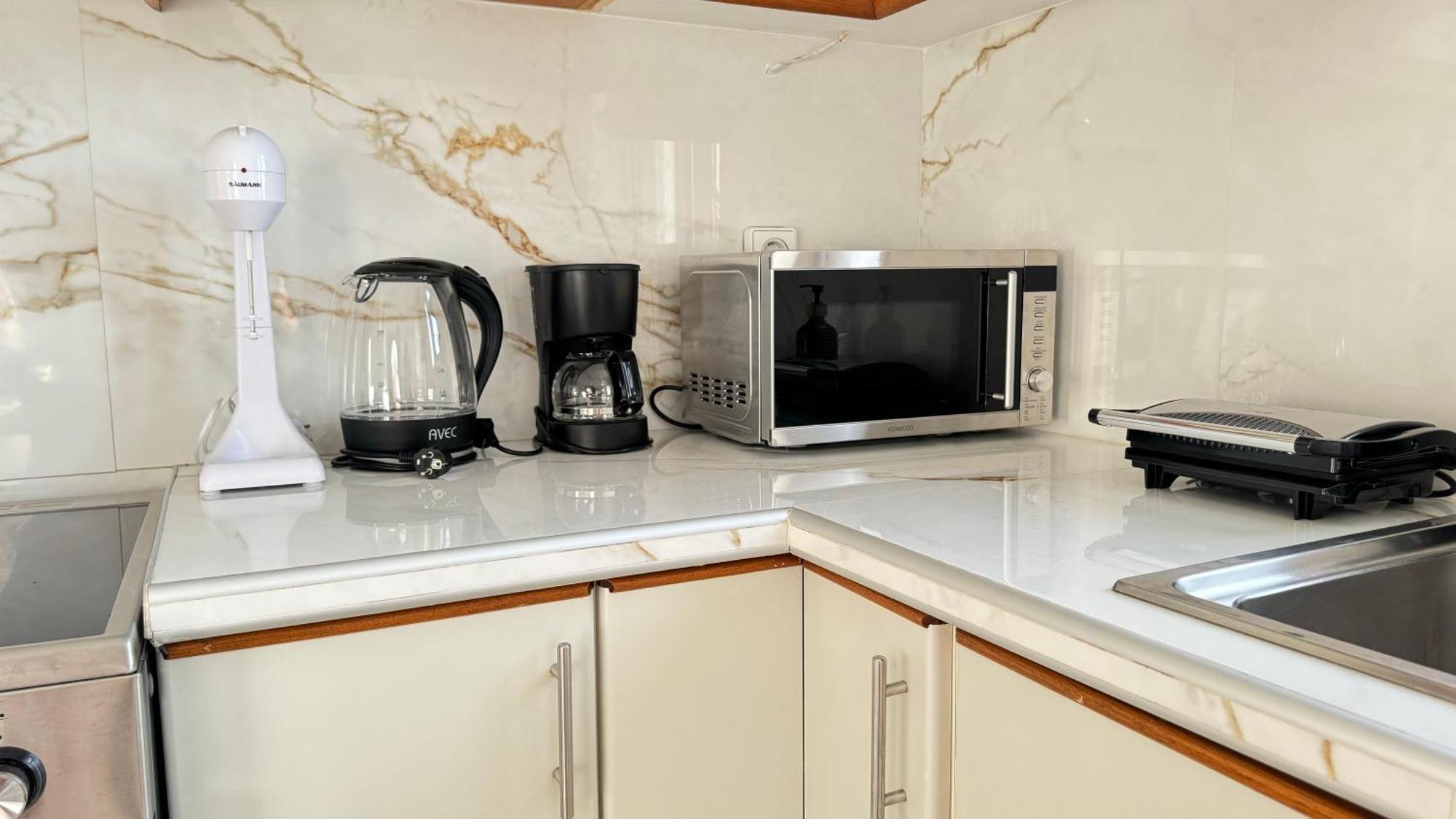 Sunny Apartment For Couples & Friends In Centre Iraklion Buitenkant foto