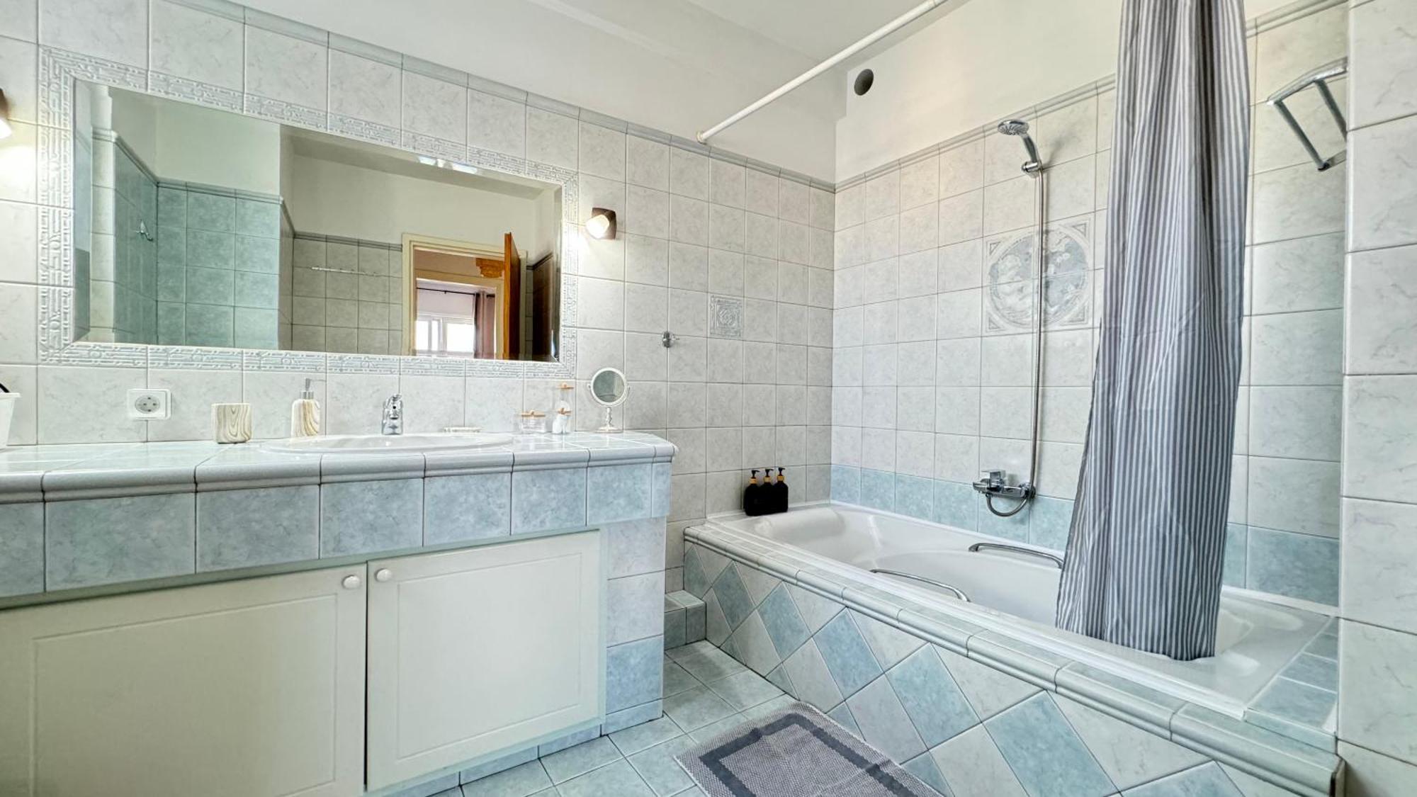 Sunny Apartment For Couples & Friends In Centre Iraklion Buitenkant foto