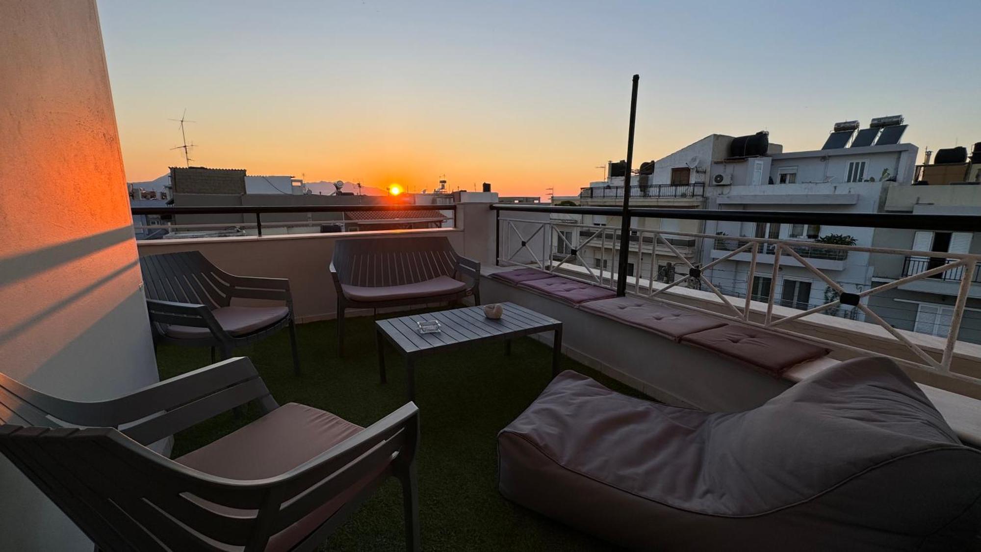Sunny Apartment For Couples & Friends In Centre Iraklion Buitenkant foto